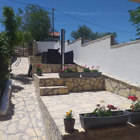 Feriehus House Milovic *