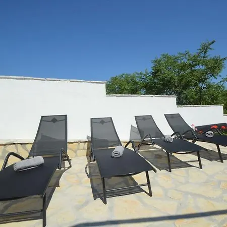 Feriehus House Milovic *