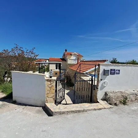 Feriehus House Milovic *