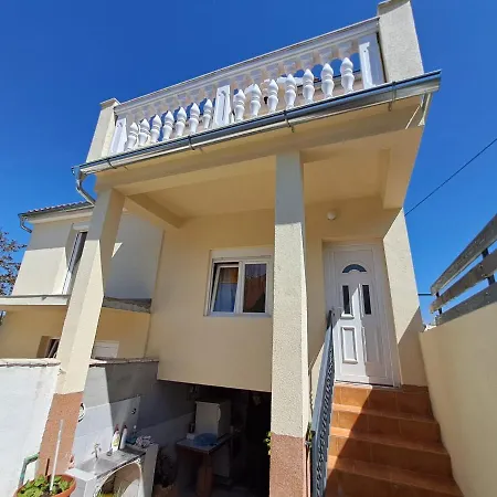 House Milovic بيت للعطل