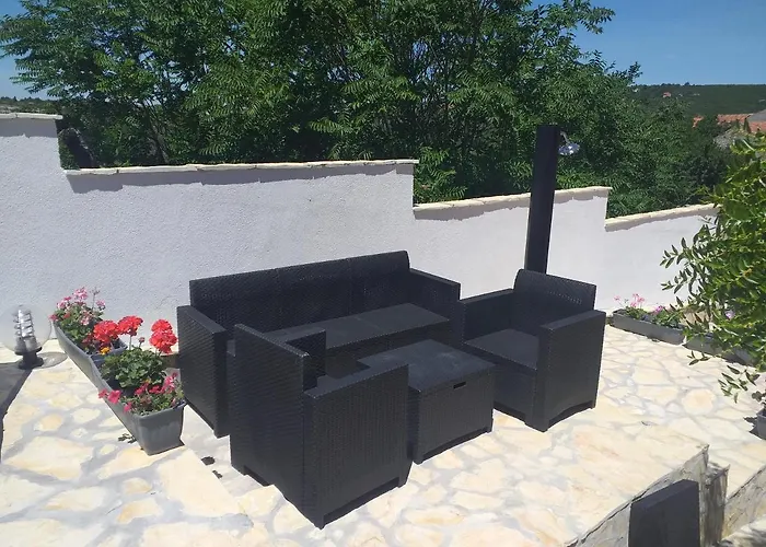 בית נופש House Milovic סקארדין